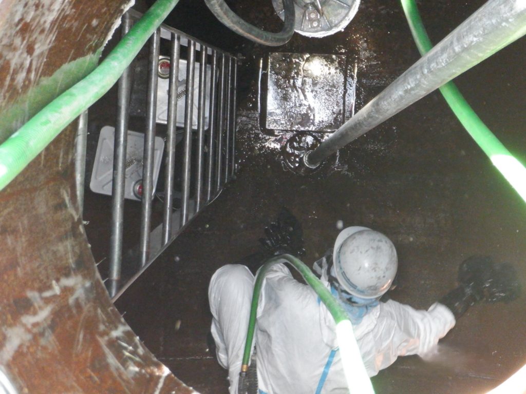 地下タンク内液抜き